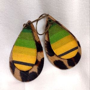 Adorable earrings 👀